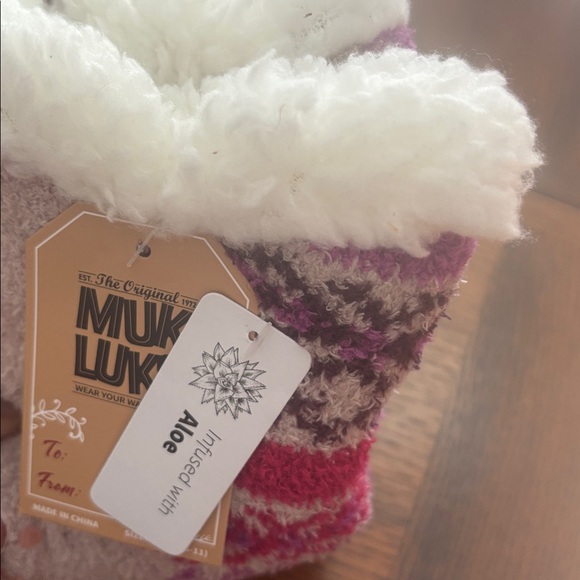 Muk Luks Cozy Aloe-Infused Socks - Picture 4 of 6